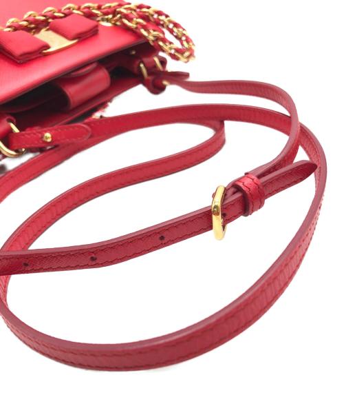 Salvatore Ferragamo（サルヴァトーレ フェラガモ）Salvatore Ferragamo (サルヴァトーレ フェラガモ) ヴァラリボンチェーンハンドバッグ レッドの古着・服飾アイテム