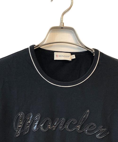 MONCLER（モンクレール）MONCLER (モンクレール) 筆記体ロゴ 刺繍 Tシャツ ブラック サイズ:Sの古着・服飾アイテム