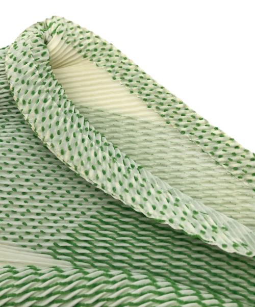 ISSEY MIYAKE（イッセイミヤケ）ISSEY MIYAKE (イッセイミヤケ) デザインプリーツワンピース グリーン サイズ:２の古着・服飾アイテム