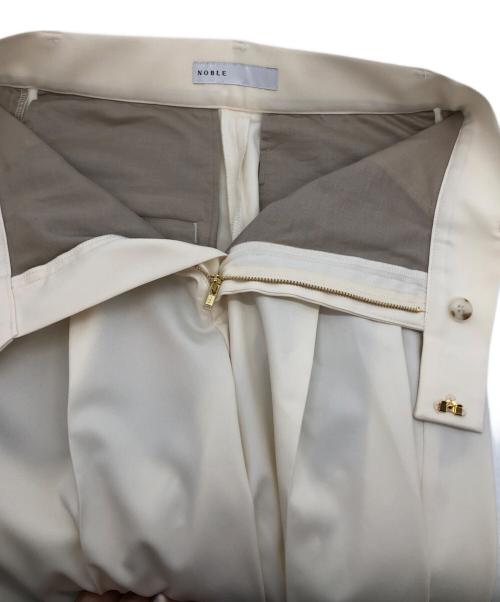 Noble（ノーブル）Noble (ノーブル) エステルツイルストレッチスラックスパンツ ホワイト サイズ:SIZE 36 未使用品の古着・服飾アイテム