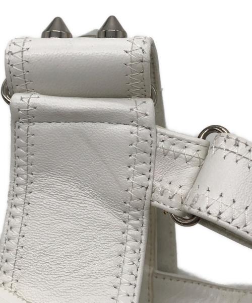 Christian Louboutin（クリスチャン・ルブタン）Christian Louboutin (クリスチャン・ルブタン) スタッズサンダル ホワイト サイズ:37の古着・服飾アイテム