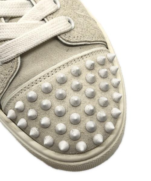 Christian Louboutin（クリスチャン・ルブタン）Christian Louboutin (クリスチャン・ルブタン) スタッズスニーカー アイボリー サイズ:37の古着・服飾アイテム