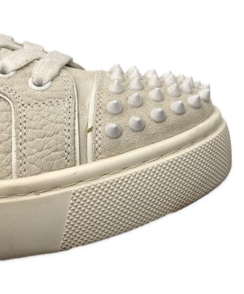 Christian Louboutin（クリスチャン・ルブタン）Christian Louboutin (クリスチャン・ルブタン) スタッズスニーカー アイボリー サイズ:37の古着・服飾アイテム