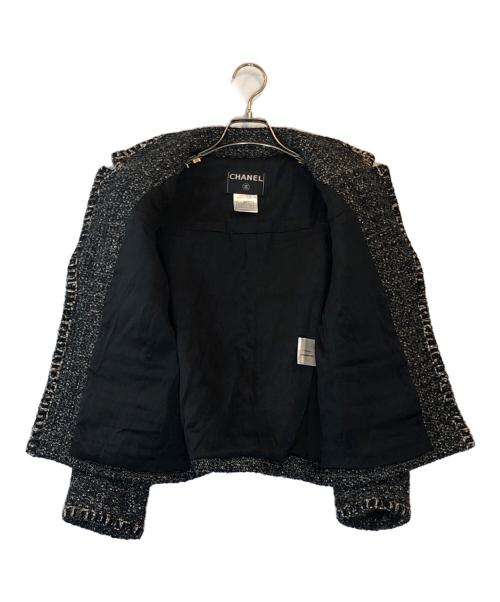 CHANEL（シャネル）CHANEL (シャネル) リボン・ココマークボタン付き  ツイードジャケット ブラック×ブラウン サイズ:38の古着・服飾アイテム