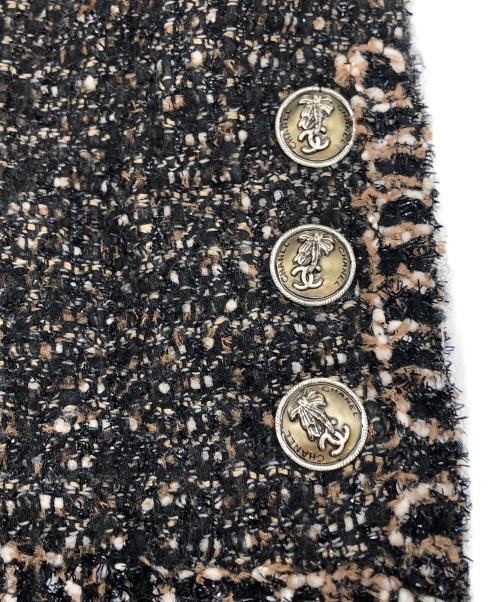 CHANEL（シャネル）CHANEL (シャネル) リボン・ココマークボタン付き  ツイードジャケット ブラック×ブラウン サイズ:38の古着・服飾アイテム