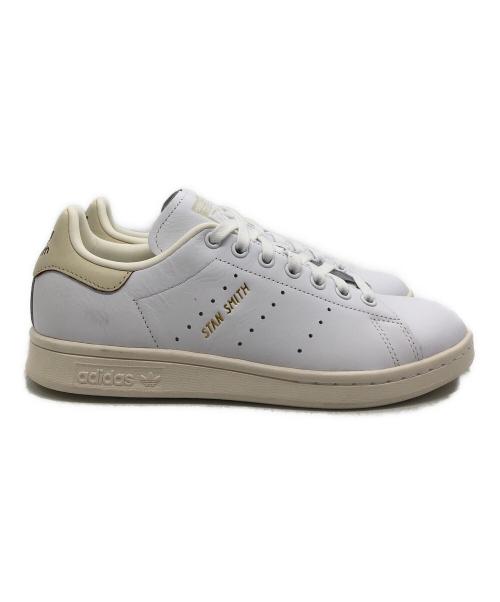 adidas（アディダス）adidas (アディダス) スニーカー ホワイト サイズ:US7の古着・服飾アイテム