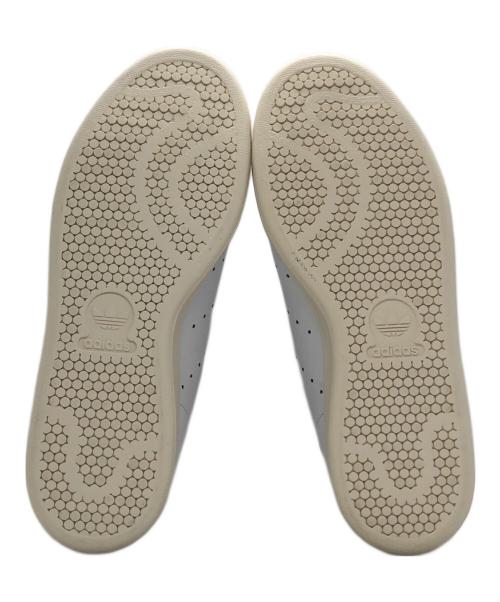 adidas（アディダス）adidas (アディダス) スニーカー ホワイト サイズ:US7の古着・服飾アイテム