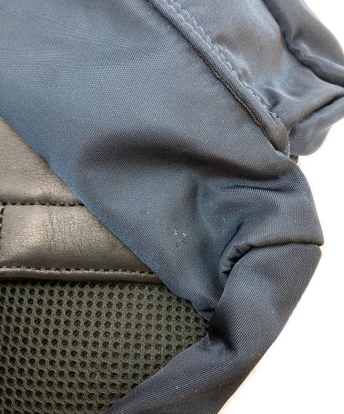 UNDERCOVER（アンダーカバー）UNDERCOVER (アンダーカバー) メタルプレートナイロンリュック ネイビーの古着・服飾アイテム