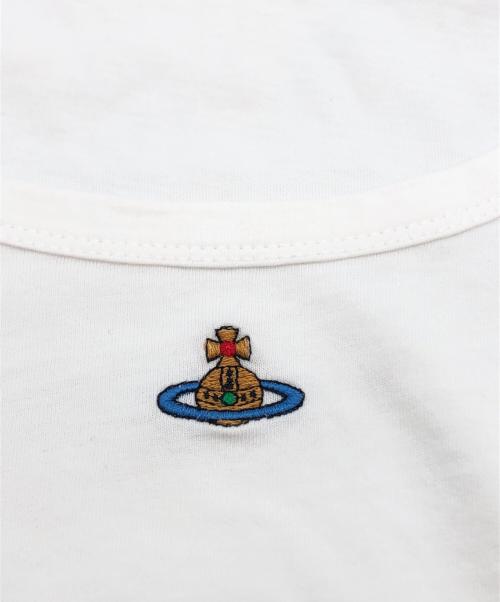 Vivienne Westwood（ヴィヴィアンウエストウッド）Vivienne Westwood (ヴィヴィアンウエストウッド) オーブ刺繍7分丈カットソー ホワイト サイズ:XS 未使用品の古着・服飾アイテム