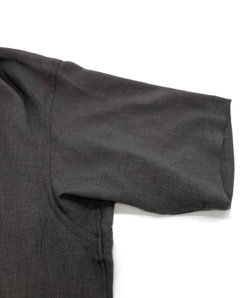 MAISON SPECIAL（メゾンスペシャル）MAISON SPECIAL (メゾンスペシャル) Linen Mix Slab Standout Lapel Prime-Over Cropped-sleeve Shirt Jacket グレー サイズ:1 未使用品の古着・服飾アイテム