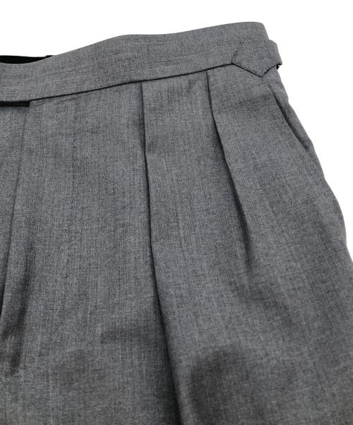 Fumiya Hirano The Trousers（フミヤ ヒラノ ザ トラウザーズ）Fumiya Hirano THE TROUSERS (フミヤ ヒラノ ザ トラウザーズ) 2タックスラックス グレー サイズ:38の古着・服飾アイテム