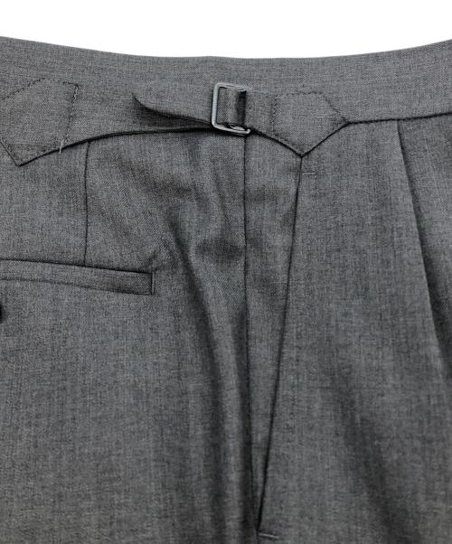 Fumiya Hirano The Trousers（フミヤ ヒラノ ザ トラウザーズ）Fumiya Hirano THE TROUSERS (フミヤ ヒラノ ザ トラウザーズ) 2タックスラックス グレー サイズ:38の古着・服飾アイテム