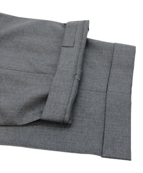 Fumiya Hirano The Trousers（フミヤ ヒラノ ザ トラウザーズ）Fumiya Hirano THE TROUSERS (フミヤ ヒラノ ザ トラウザーズ) 2タックスラックス グレー サイズ:38の古着・服飾アイテム