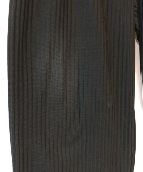 HOMME PLISSE ISSEY MIYAKE（オム プリッセ イッセイ ミヤケ）HOMME PLISSE ISSEY MIYAKE (オム プリッセ イッセイ ミヤケ) BASICS プリーツストレートパンツ ブラック サイズ:1の古着・服飾アイテム