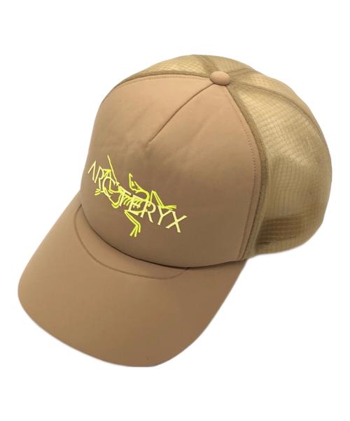 ARC'TERYX（アークテリクス）ARC'TERYX (アークテリクス) Bird Word Trucker Hat ベージュ サイズ:L/G-XL/TGの古着・服飾アイテム