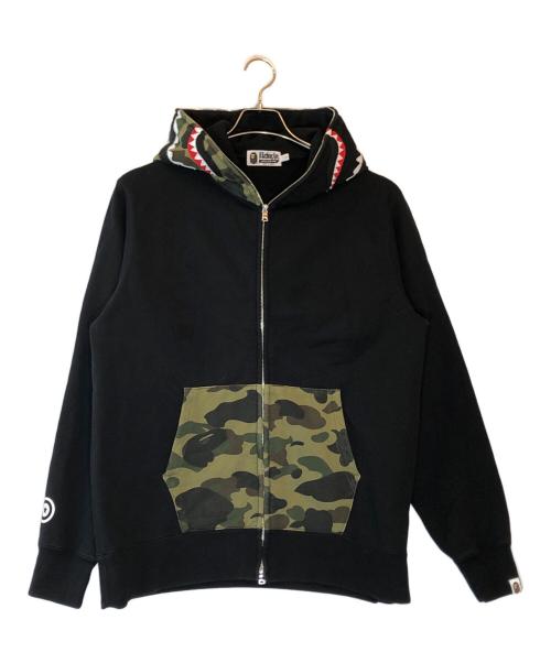 A BATHING APE（アベイシングエイプ）A BATHING APE (アベイシングエイプ) カモシャークジップパーカー ブラック サイズ:Lの古着・服飾アイテム