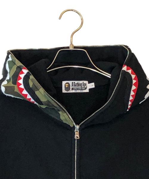 A BATHING APE（アベイシングエイプ）A BATHING APE (アベイシングエイプ) カモシャークジップパーカー ブラック サイズ:Lの古着・服飾アイテム
