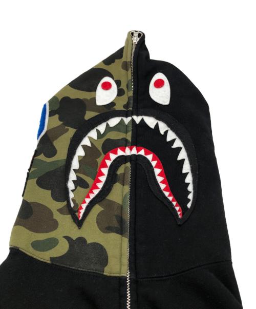A BATHING APE（アベイシングエイプ）A BATHING APE (アベイシングエイプ) カモシャークジップパーカー ブラック サイズ:Lの古着・服飾アイテム