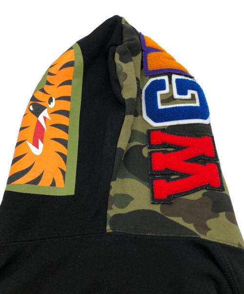 A BATHING APE（アベイシングエイプ）A BATHING APE (アベイシングエイプ) カモシャークジップパーカー ブラック サイズ:Lの古着・服飾アイテム