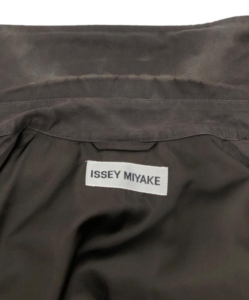 ISSEY MIYAKE（イッセイミヤケ）ISSEY MIYAKE (イッセイミヤケ) モディファイドトレンチコート ブラウン サイズ:２の古着・服飾アイテム