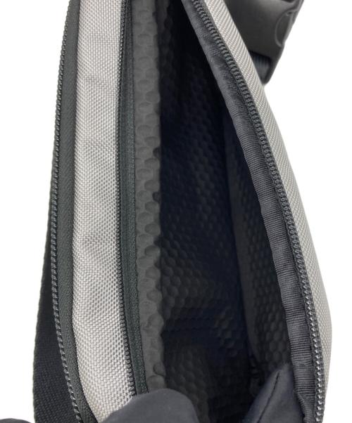 TUMI（トゥミ）TUMI (トゥミ) ショルダーバッグ グレーの古着・服飾アイテム