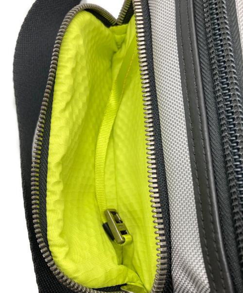 TUMI（トゥミ）TUMI (トゥミ) ショルダーバッグ グレーの古着・服飾アイテム