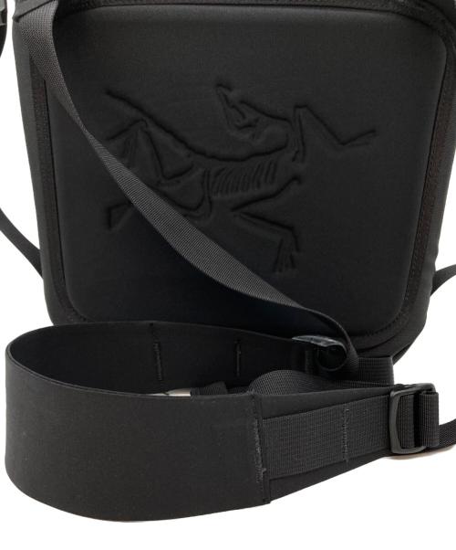 ARC'TERYX（アークテリクス）ARC'TERYX (アークテリクス) ARRO 8 ショルダーバッグ ブラックの古着・服飾アイテム