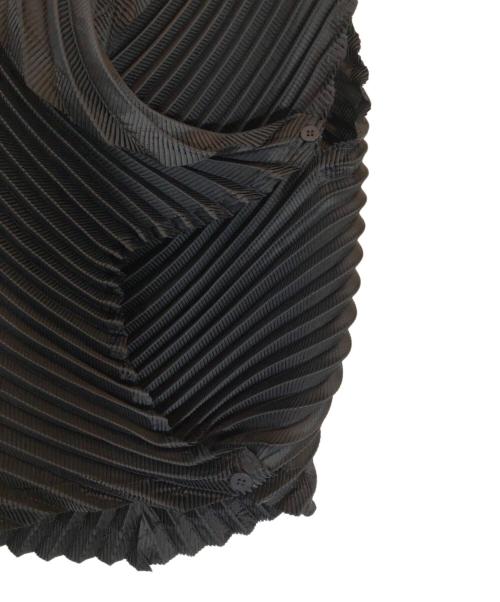 ISSEY MIYAKE FETE（イッセイミヤケフェット）ISSEY MIYAKE FETE (イッセイミヤケフェット) 変形プリーツカットソー ブラック サイズ:2の古着・服飾アイテム