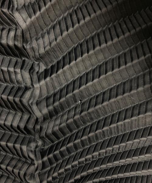 ISSEY MIYAKE FETE（イッセイミヤケフェット）ISSEY MIYAKE FETE (イッセイミヤケフェット) 変形プリーツカットソー ブラック サイズ:2の古着・服飾アイテム