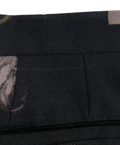 LAD MUSICIAN（ラッドミュージシャン）LAD MUSICIAN (ラッドミュージシャン) PAINT FLOWER 2TUCK SHORT SLACKS ブラック サイズ:46の古着・服飾アイテム