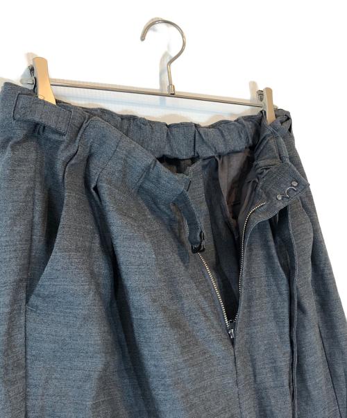 ANCELLM（アンセルム）ANCELLM (アンセルム) BACKSATIN BELTLESS SLACKS グレー サイズ:1の古着・服飾アイテム
