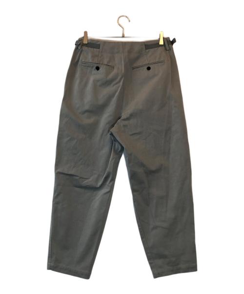 IRENISA（イレニサ）IRENISA (イレニサ) THREE TUCKS TAPERED PANTS グレー サイズ:2の古着・服飾アイテム