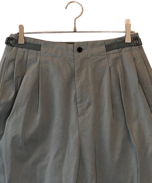 IRENISA（イレニサ）IRENISA (イレニサ) THREE TUCKS TAPERED PANTS グレー サイズ:2の古着・服飾アイテム