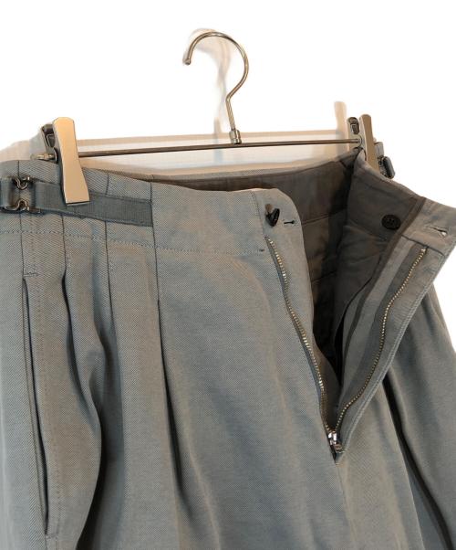 IRENISA（イレニサ）IRENISA (イレニサ) THREE TUCKS TAPERED PANTS グレー サイズ:2の古着・服飾アイテム