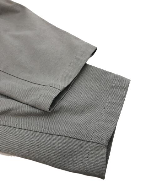 IRENISA（イレニサ）IRENISA (イレニサ) THREE TUCKS TAPERED PANTS グレー サイズ:2の古着・服飾アイテム