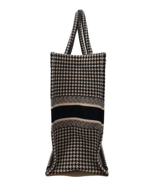 Christian Dior（クリスチャン ディオール）Christian Dior (クリスチャン ディオール) ブックトート ラージ トートバッグ ホワイト×ブラックの古着・服飾アイテム