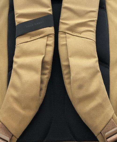 ABLE CARRY（エイブルキャリー）ABLE CARRY (エイブルキャリー) Daily Backpack ベージュの古着・服飾アイテム