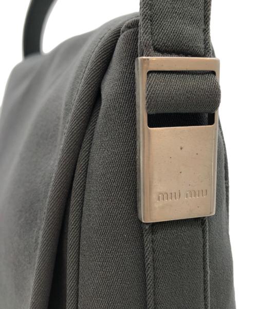 MIU MIU（ミュウミュウ）MIU MIU (ミュウミュウ) ショルダーバッグ グレーの古着・服飾アイテム