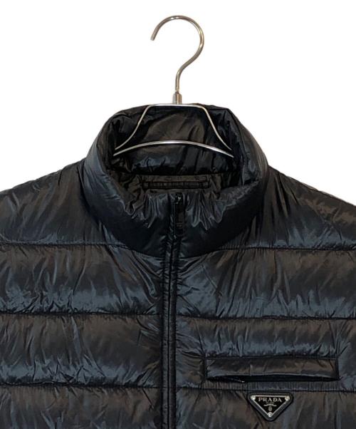 PRADA（プラダ）PRADA (プラダ) ロゴプレートダウンベスト ブラック サイズ:50の古着・服飾アイテム