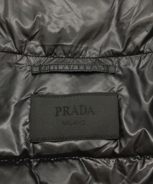 PRADA（プラダ）PRADA (プラダ) ロゴプレートダウンベスト ブラック サイズ:50の古着・服飾アイテム