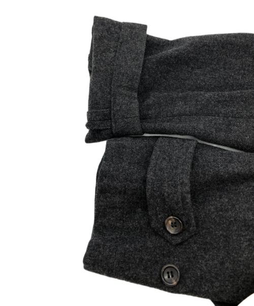 COMME des GARCONS HOMME PLUS（コムデギャルソンオムプリュス）COMME des GARCONS HOMME PLUS (コムデギャルソンオムプリュス) 裁ち切り カー コート グレー サイズ:Mの古着・服飾アイテム