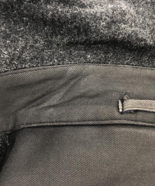 COMME des GARCONS HOMME PLUS（コムデギャルソンオムプリュス）COMME des GARCONS HOMME PLUS (コムデギャルソンオムプリュス) 裁ち切り カー コート グレー サイズ:Mの古着・服飾アイテム