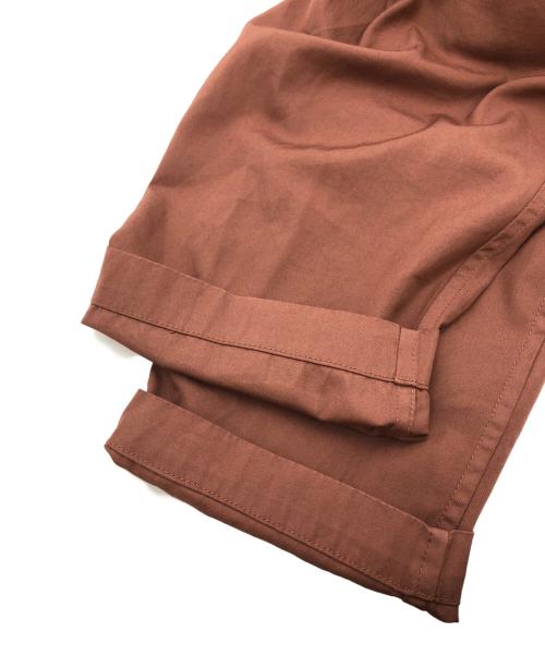 ISSEY MIYAKE MEN（イッセイミヤケメン）ISSEY MIYAKE MEN (イッセイミヤケメン) タックテーパードパンツ ブラウン サイズ:3の古着・服飾アイテム