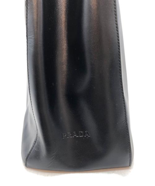 PRADA（プラダ）PRADA (プラダ) サイドロゴレザーハンドバッグ ブラックの古着・服飾アイテム