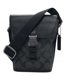 COACH（コーチ）の古着「シグネチャー トラック スモール フラップ クロスボディ」｜ブラック