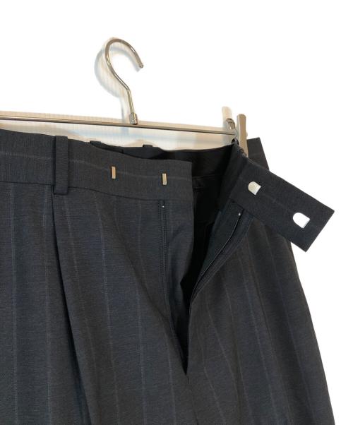 MAATEE&SONS（マーティーアンドサンズ）MAATEE&SONS (マーティーアンドサンズ) Set Up Trouser 2 グレー サイズ:3の古着・服飾アイテム