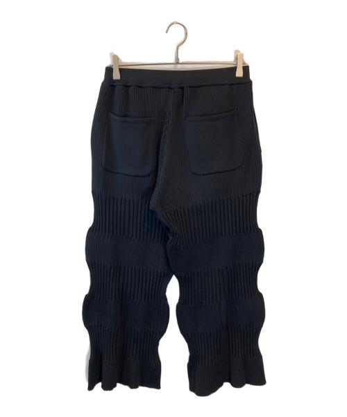 CFCL（シーエフシーエル）CFCL (シーエフシーエル) FLUTED STRAIGHT PANTS ブラック サイズ:3の古着・服飾アイテム