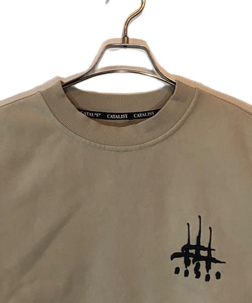 CVTVLIST（カタリスト）CVTVLIST (カタリスト) 別注Multi Cross Crewneck ベージュ サイズ:Mの古着・服飾アイテム