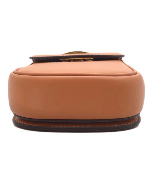 MCM（エムシーエム）MCM (エムシーエム) メタルロゴチェーンショルダーバッグ ブラウン 未使用品の古着・服飾アイテム
