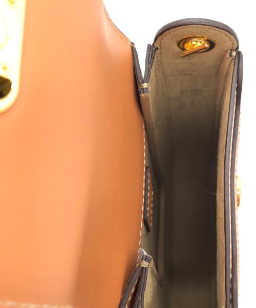 MCM（エムシーエム）MCM (エムシーエム) メタルロゴチェーンショルダーバッグ ブラウン 未使用品の古着・服飾アイテム